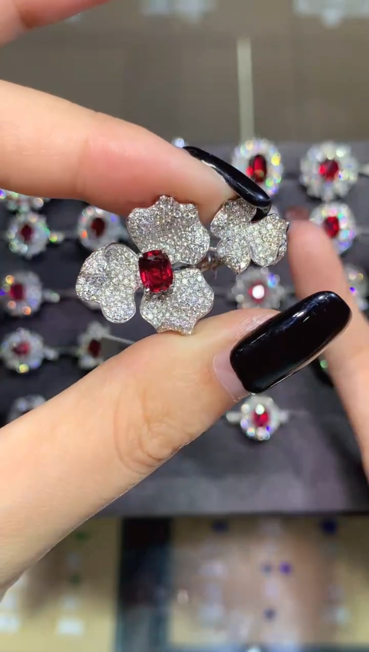 18K金镶嵌戒指红宝石1.01CT
