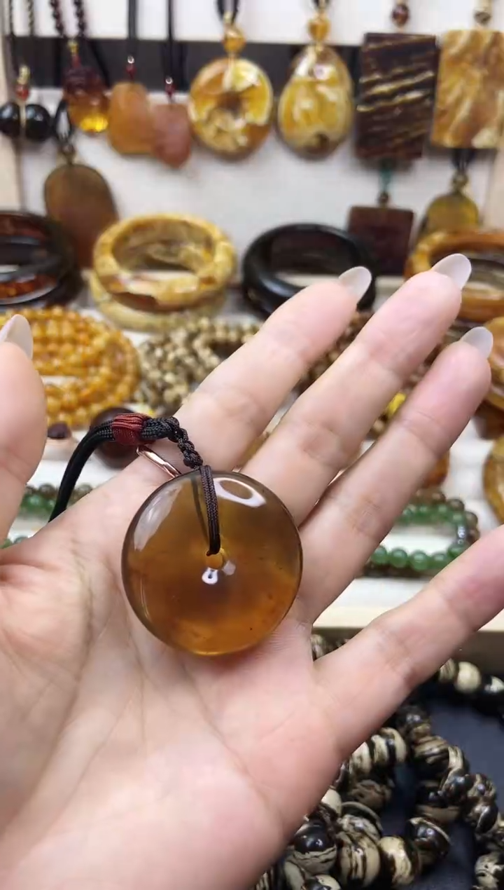 缅 甸 琥 珀 平安扣吊坠