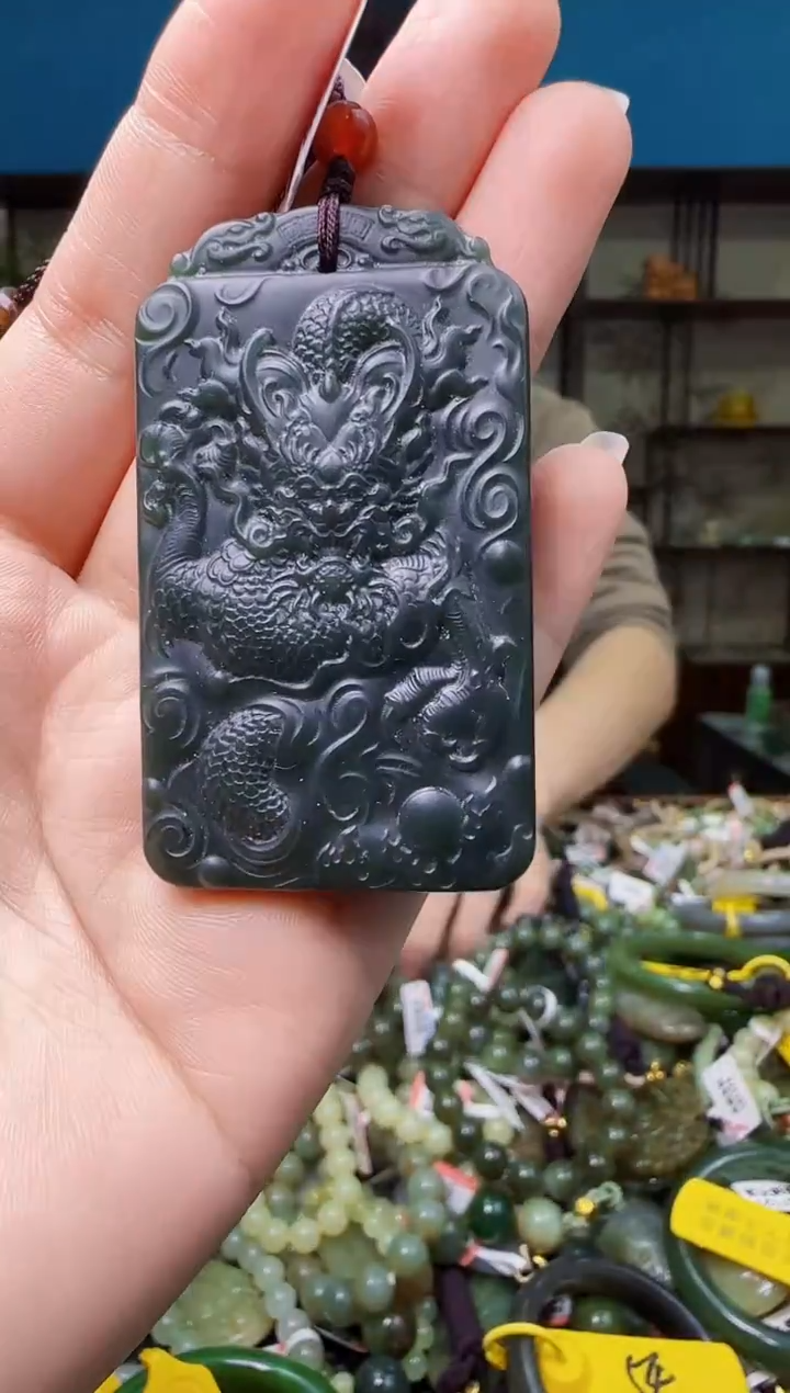 颈饰未镶嵌和田玉1