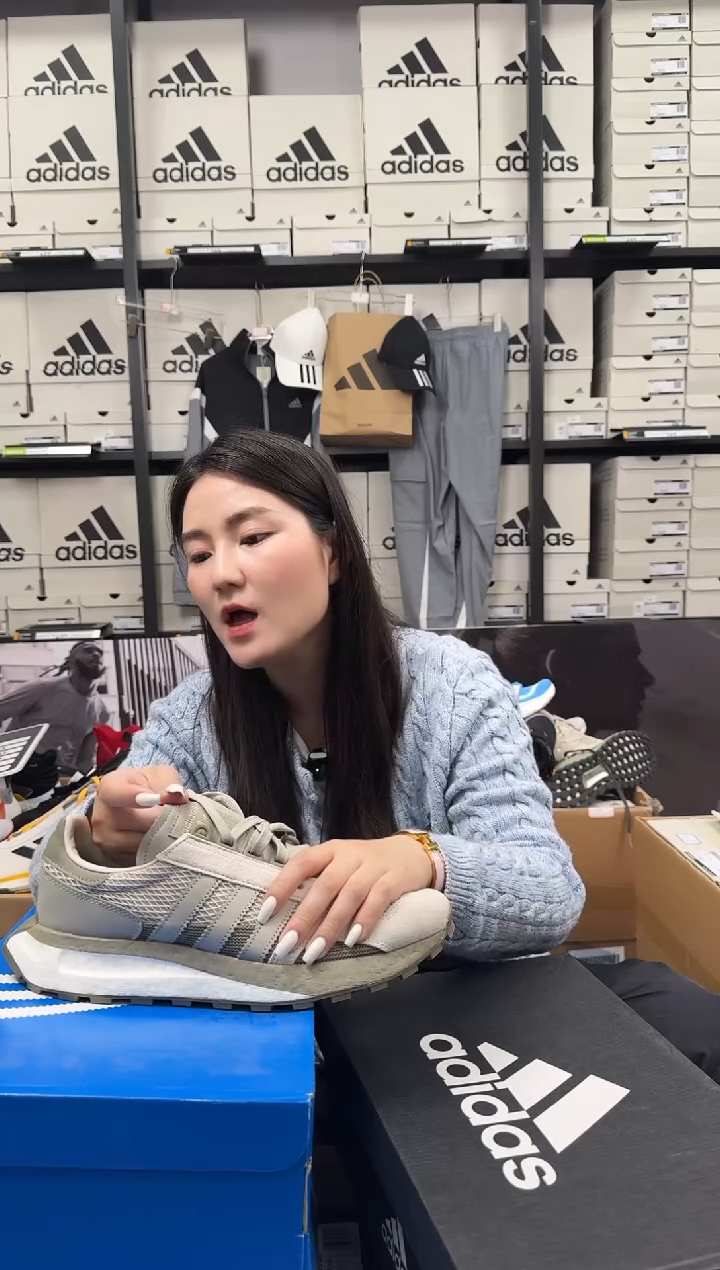 【闪购商品】44.5码 阿迪达斯正品运动鞋 假一赔十
