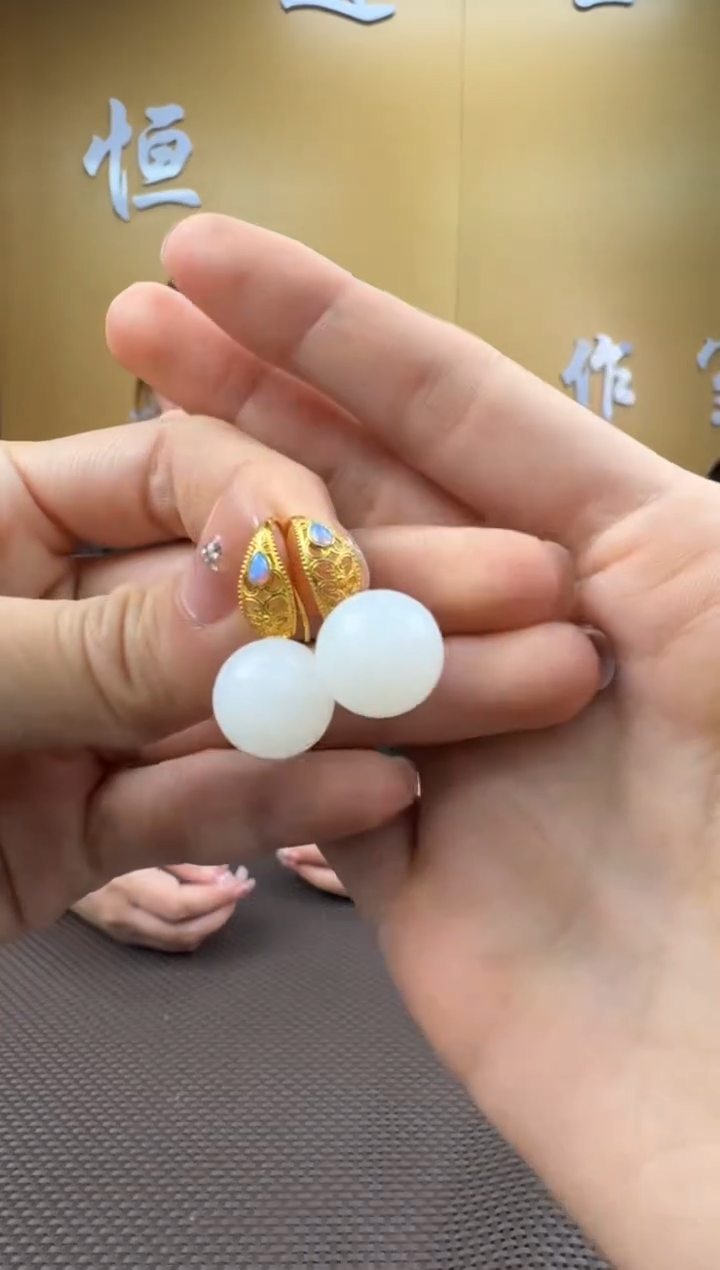 【闪购商品】和田玉耳饰18K金镶嵌一对