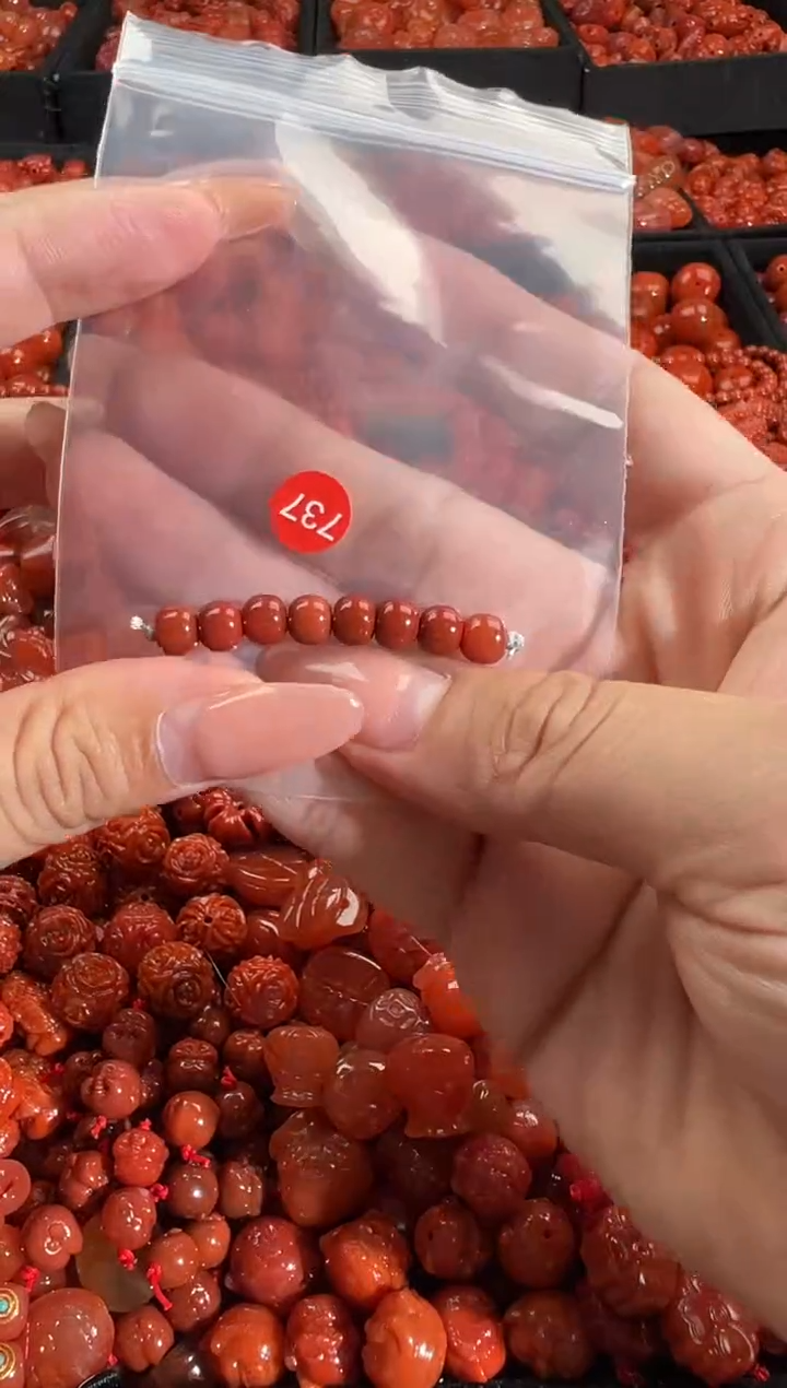 南红玛瑙未镶嵌颈饰1