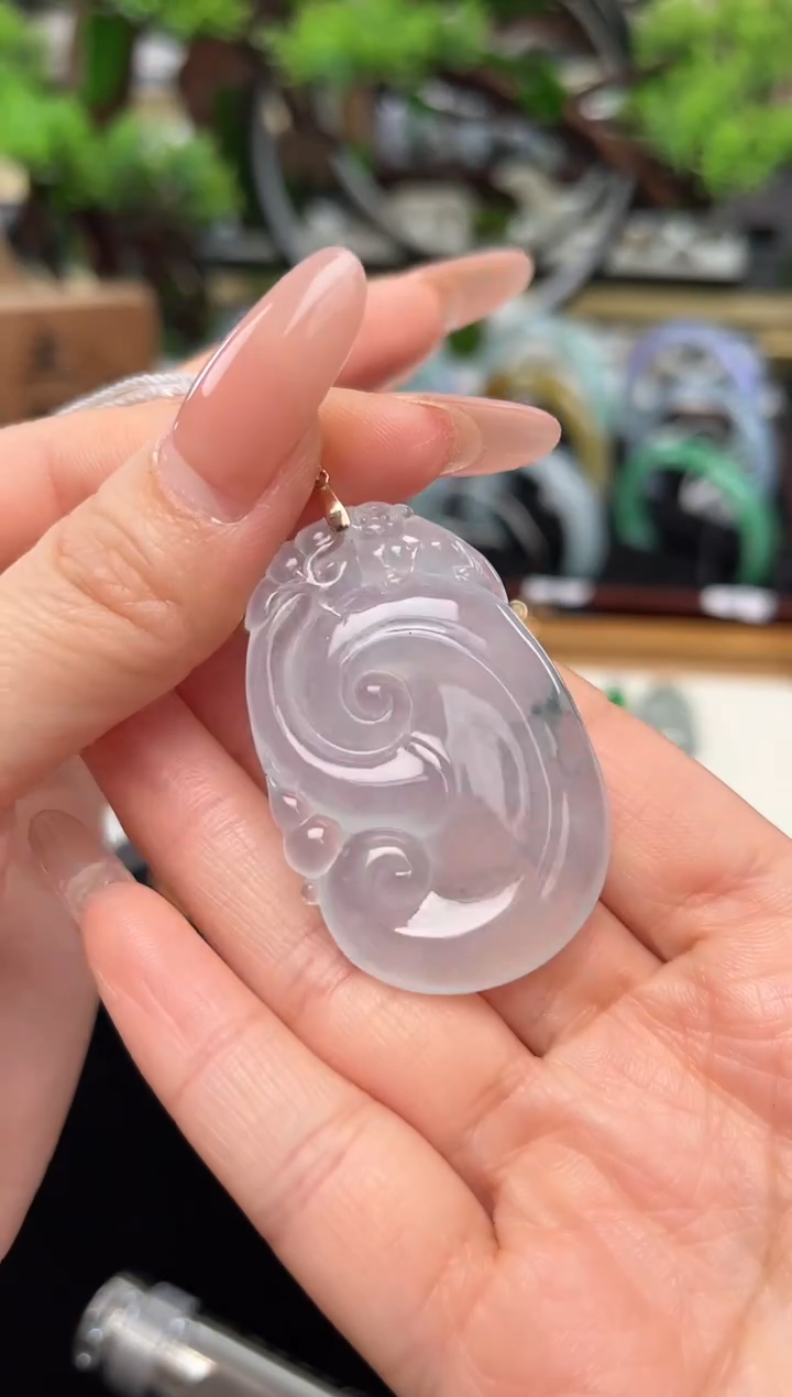 颈饰18K金镶嵌翡翠吊坠