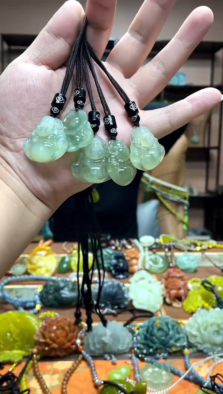 未镶嵌岫玉吊坠多样性发货发其中之一