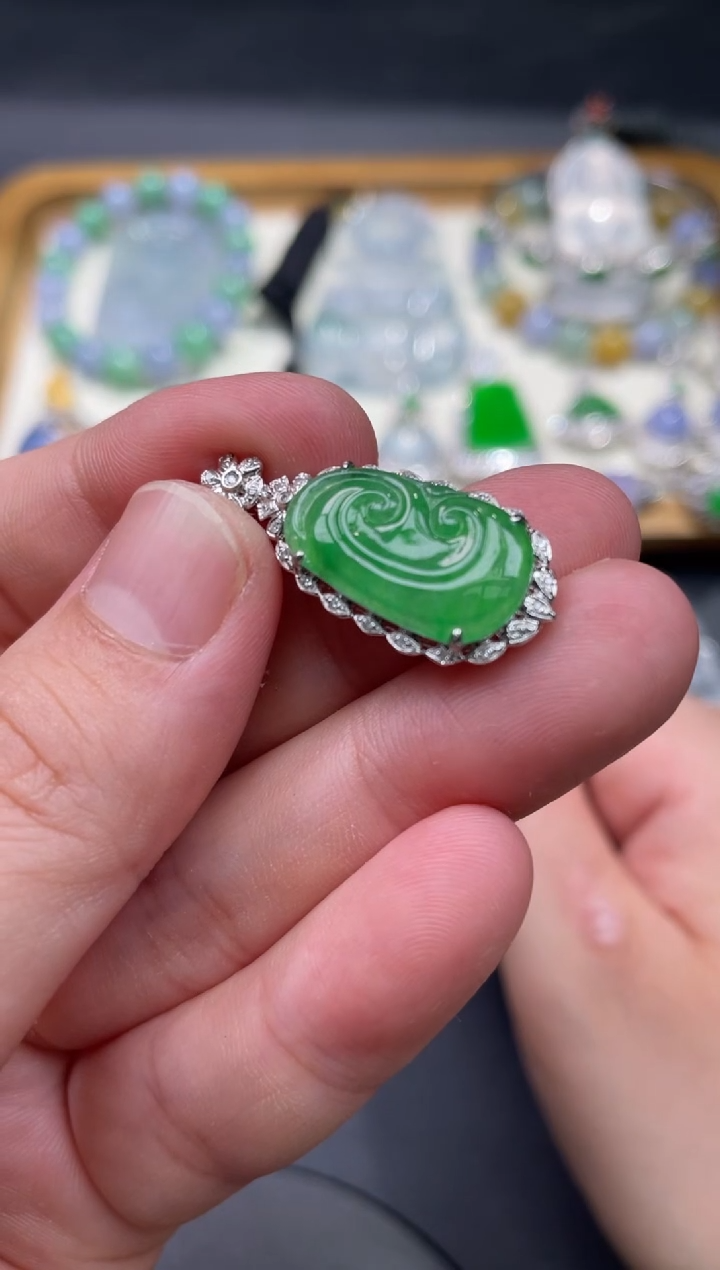 【闪购商品】翡翠颈饰18K金镶嵌125..........