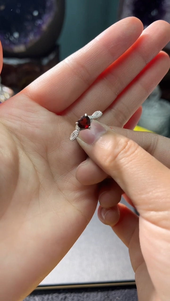 【闪购商品】石榴石戒指银S925镶嵌64多样性发其一/