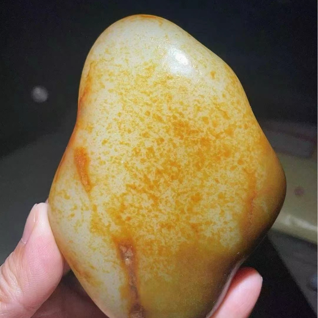 精品和田玉原石摆件