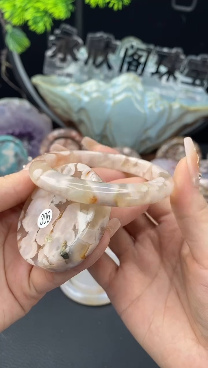 石英质玉未镶嵌手镯（圆镯）58