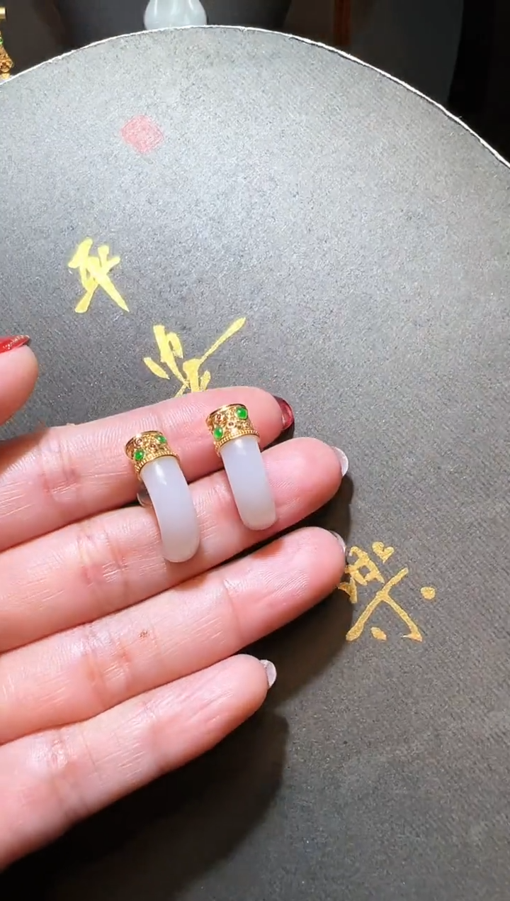 【闪购商品】和田玉耳饰18K金镶嵌和田半弯耳饰