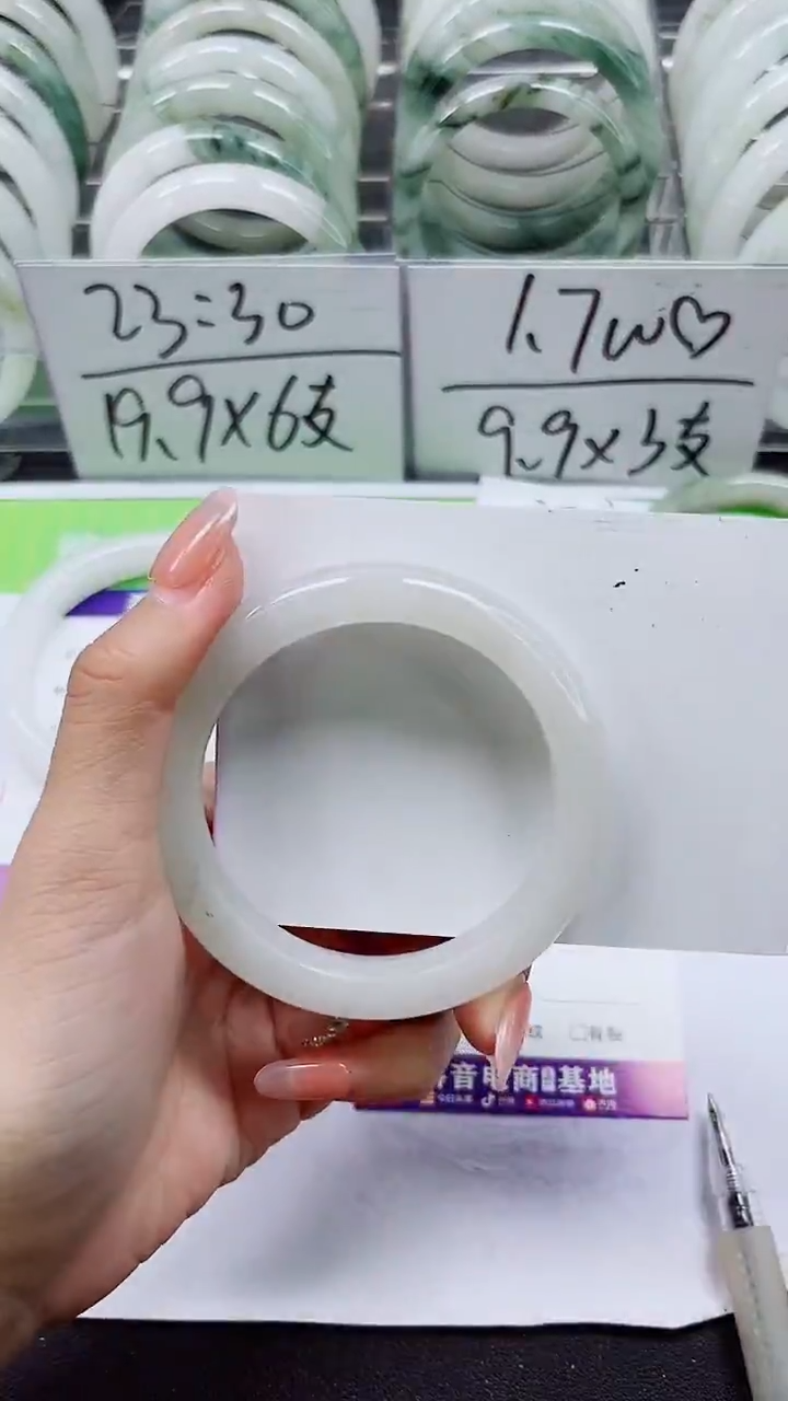 【闪购商品】石英质玉手镯未镶嵌A178-53/54