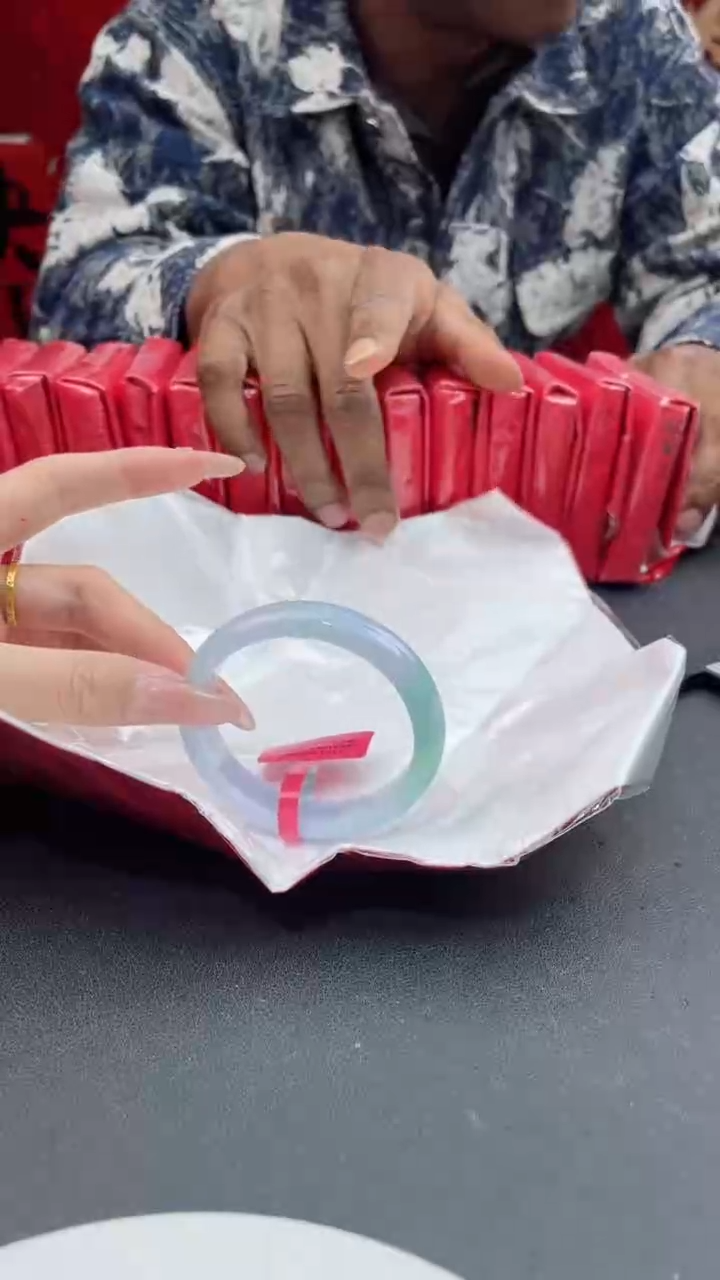 【闪购商品】翡翠手镯（贵妃镯）未镶嵌翡翠手镯1