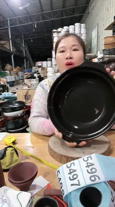 陶5495瑕疵口椭圆红锅不带盖