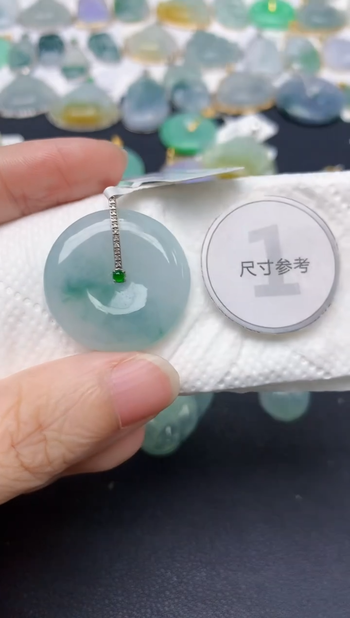 翡翠18K金镶嵌颈饰天然缅甸A货翡翠