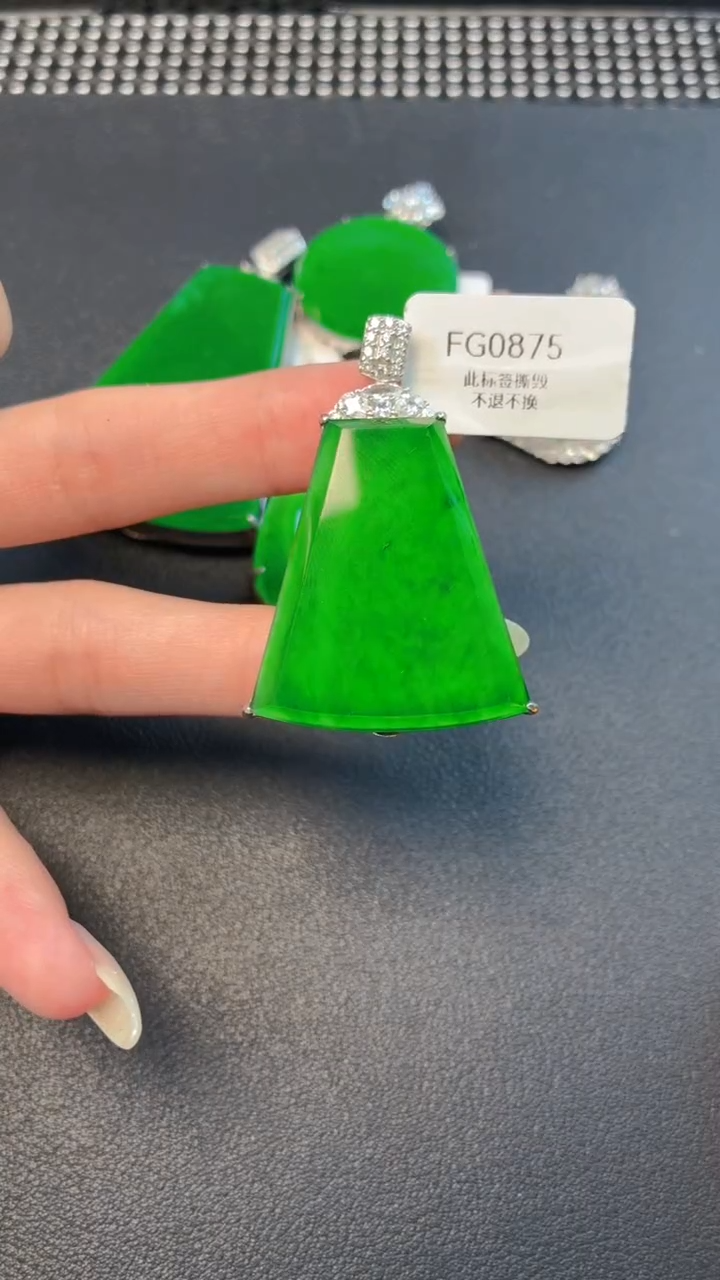 颈饰银S925镶嵌翡翠吊坠