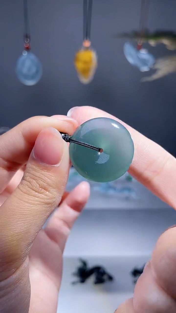 颈饰未镶嵌翡翠平安扣