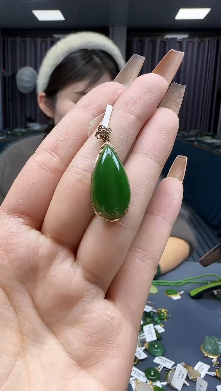 【闪购商品】和田玉挂件18K金镶嵌1