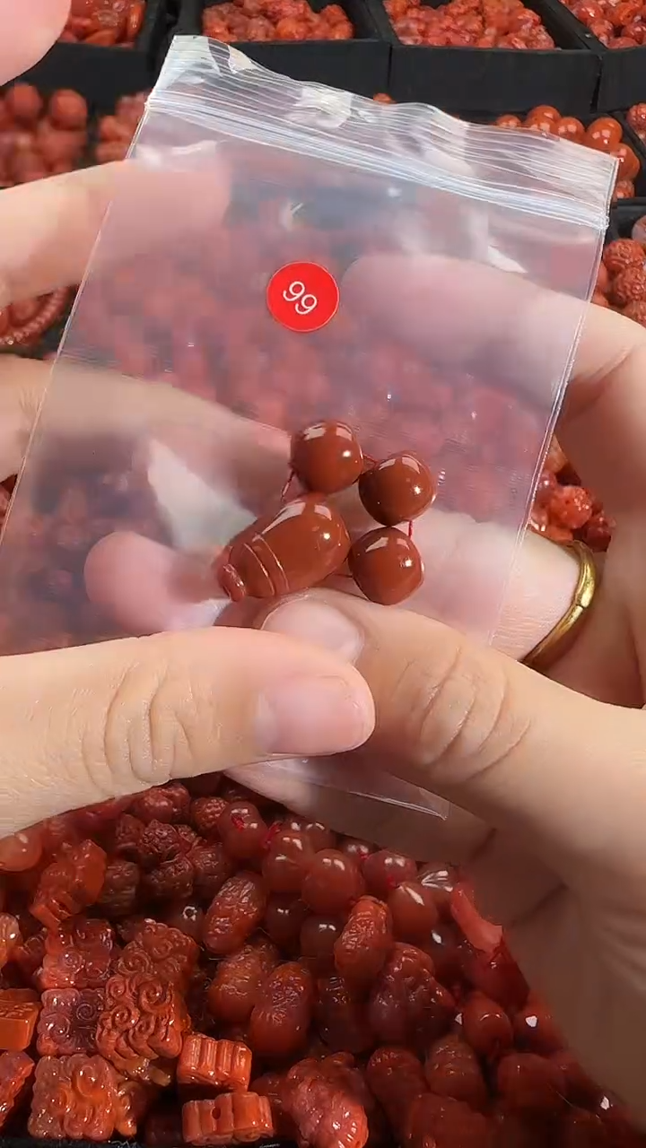 颈饰未镶嵌南红玛瑙1