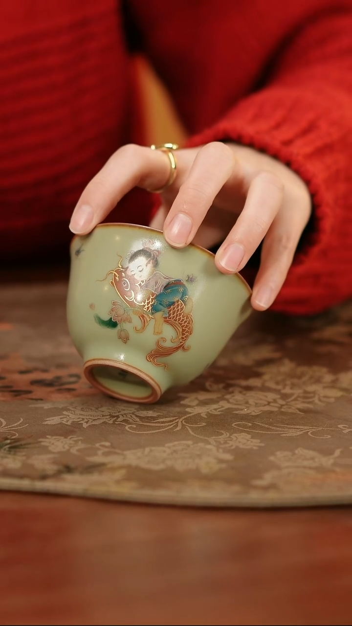 善窑厂汝窑童子抱锦鲤主人杯