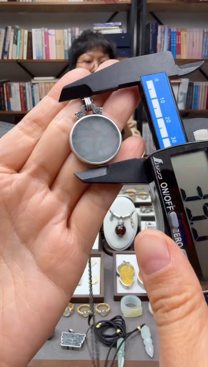 颈饰未镶嵌翡翠圆牌