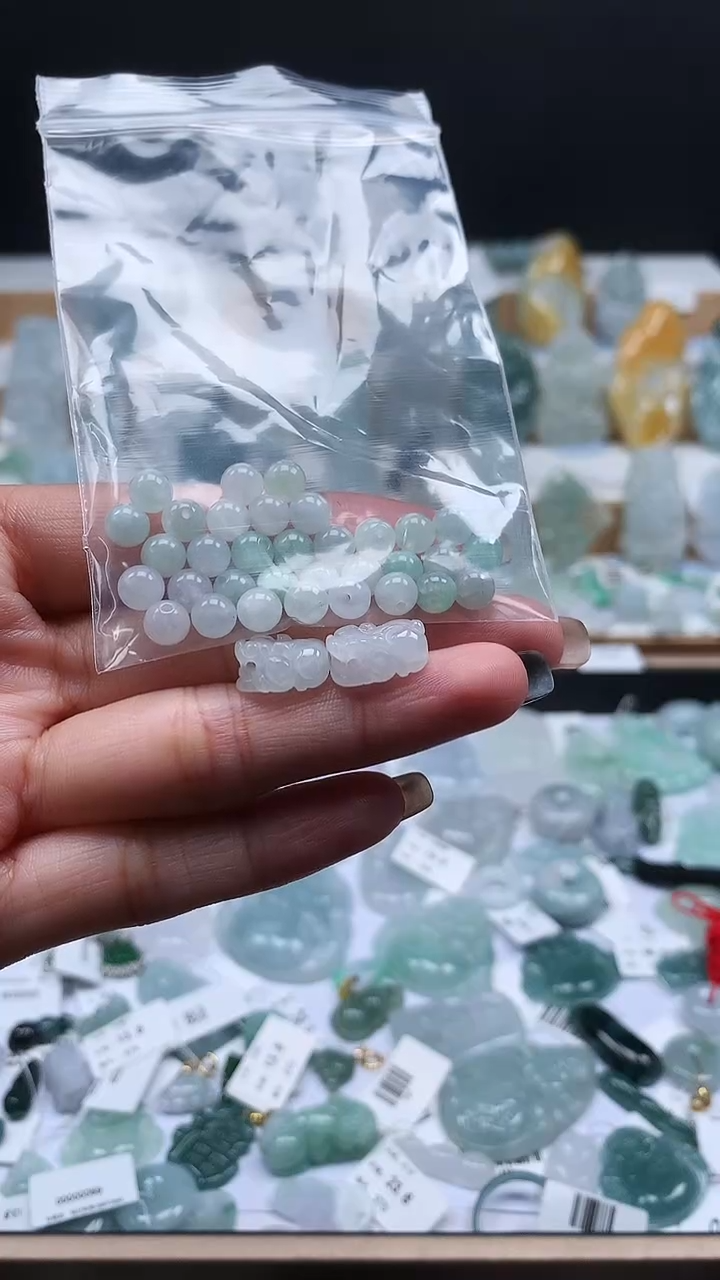 吊坠(不含链)未镶嵌翡翠小*55小珠子（33颗），貔貅一对