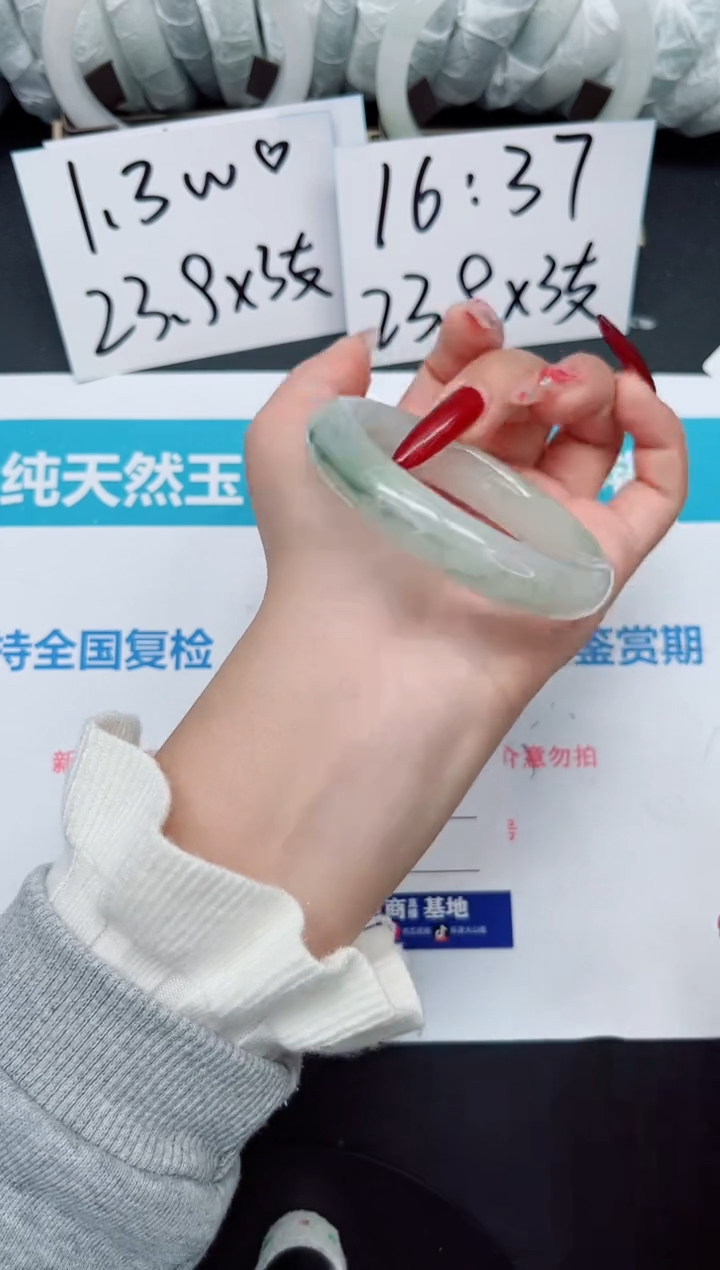 【闪购商品】石英质玉手镯未镶嵌b52