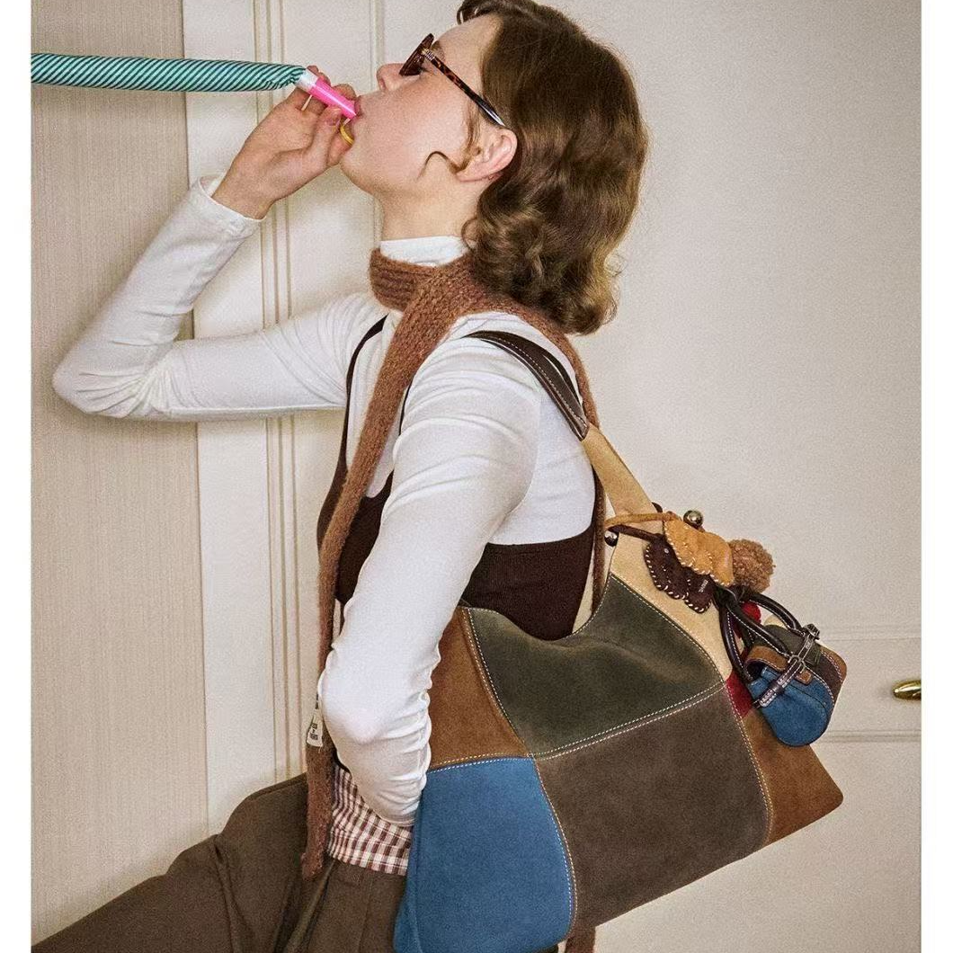 章若楠同款美拉德拼色皮绒单肩包