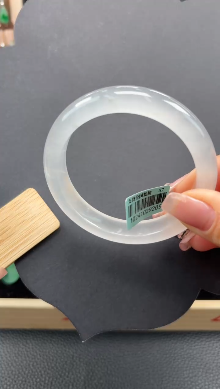 【闪购商品】石英质玉手镯未镶嵌口径57+