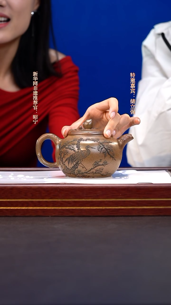 茶壶紫砂42送两个主人杯套组