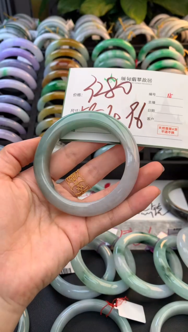 未镶嵌定制翡翠毛货需精细抛光+多人
