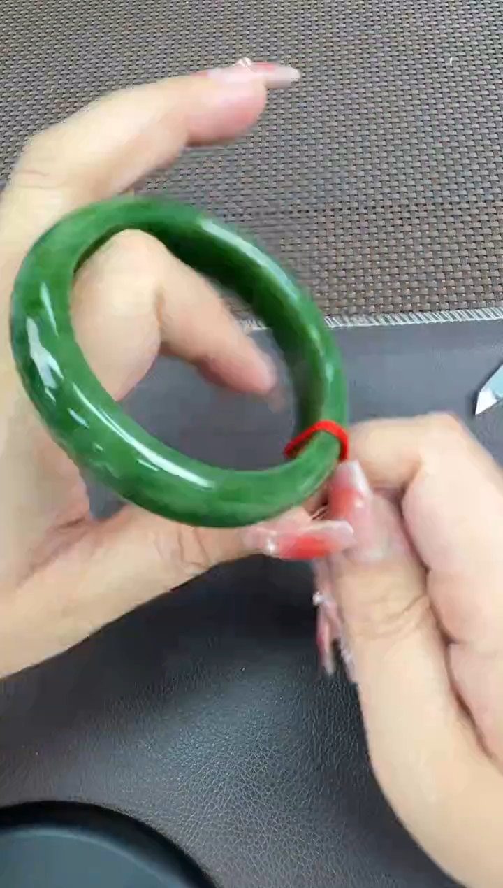 【闪购商品】和田玉手镯未镶嵌57