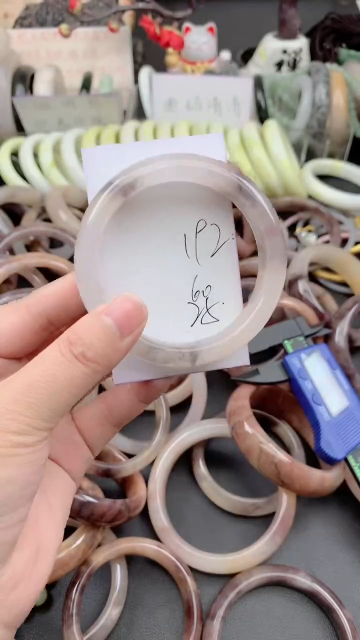 未镶嵌手镯石英质玉192