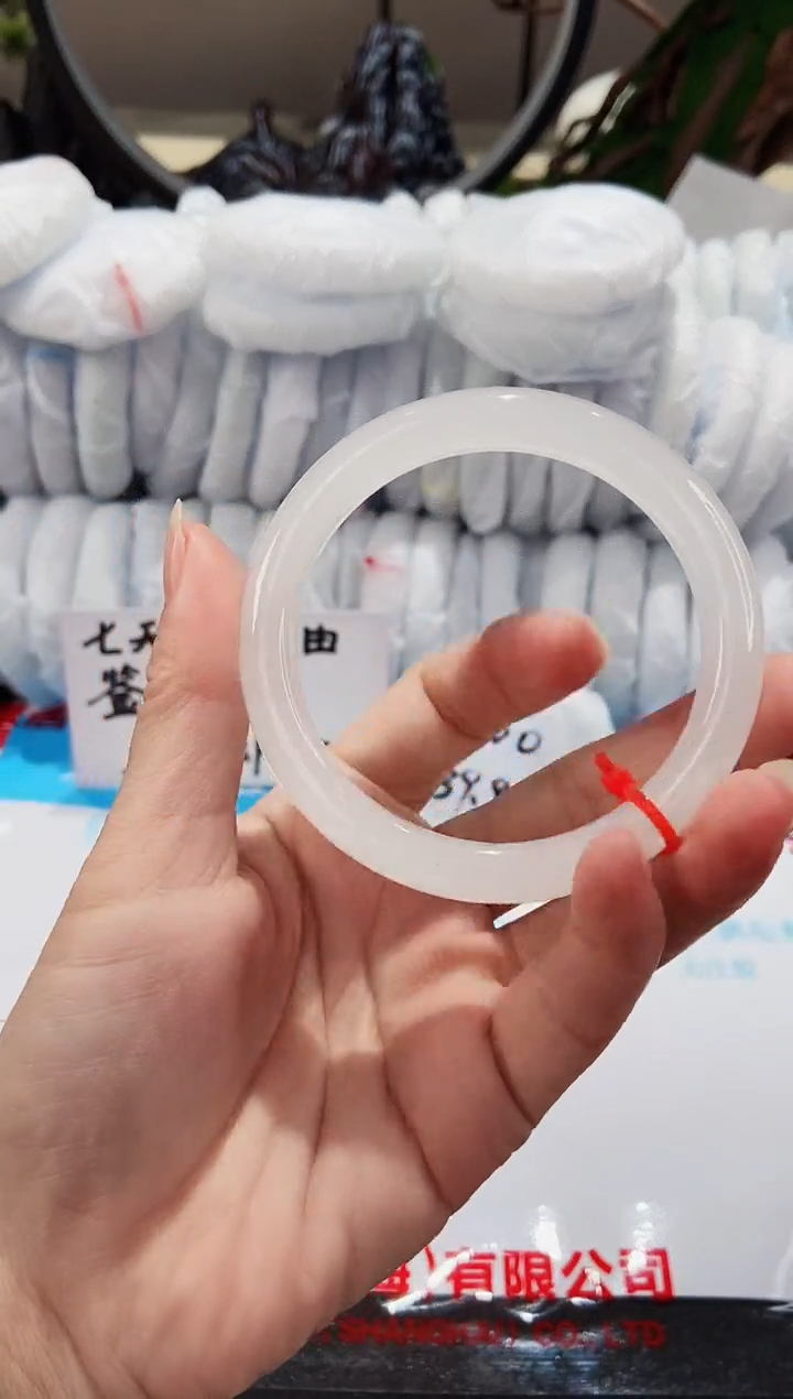 【闪购商品】石英质玉手镯未镶嵌6-60