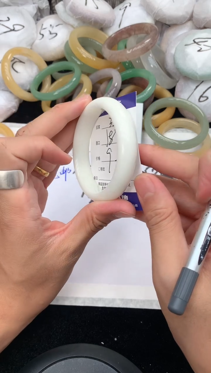 石英质玉手镯未镶嵌A35