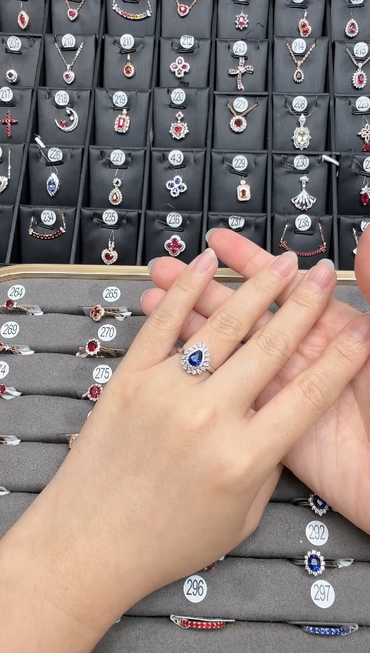 戒指蓝宝石18K金镶嵌1.22克拉