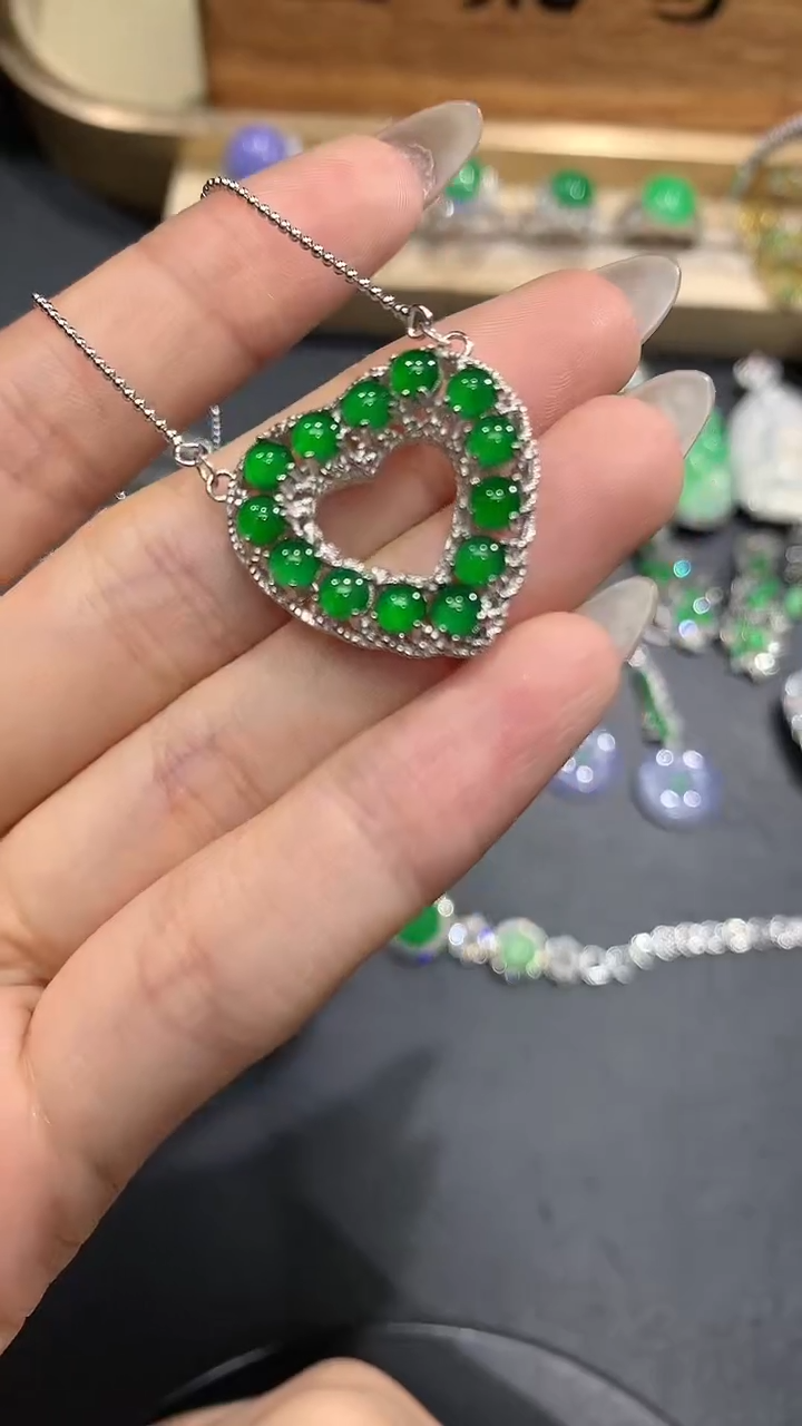 【闪购商品】翡翠吊坠(赠链)银S925镶嵌10多人多样性随机发货1件