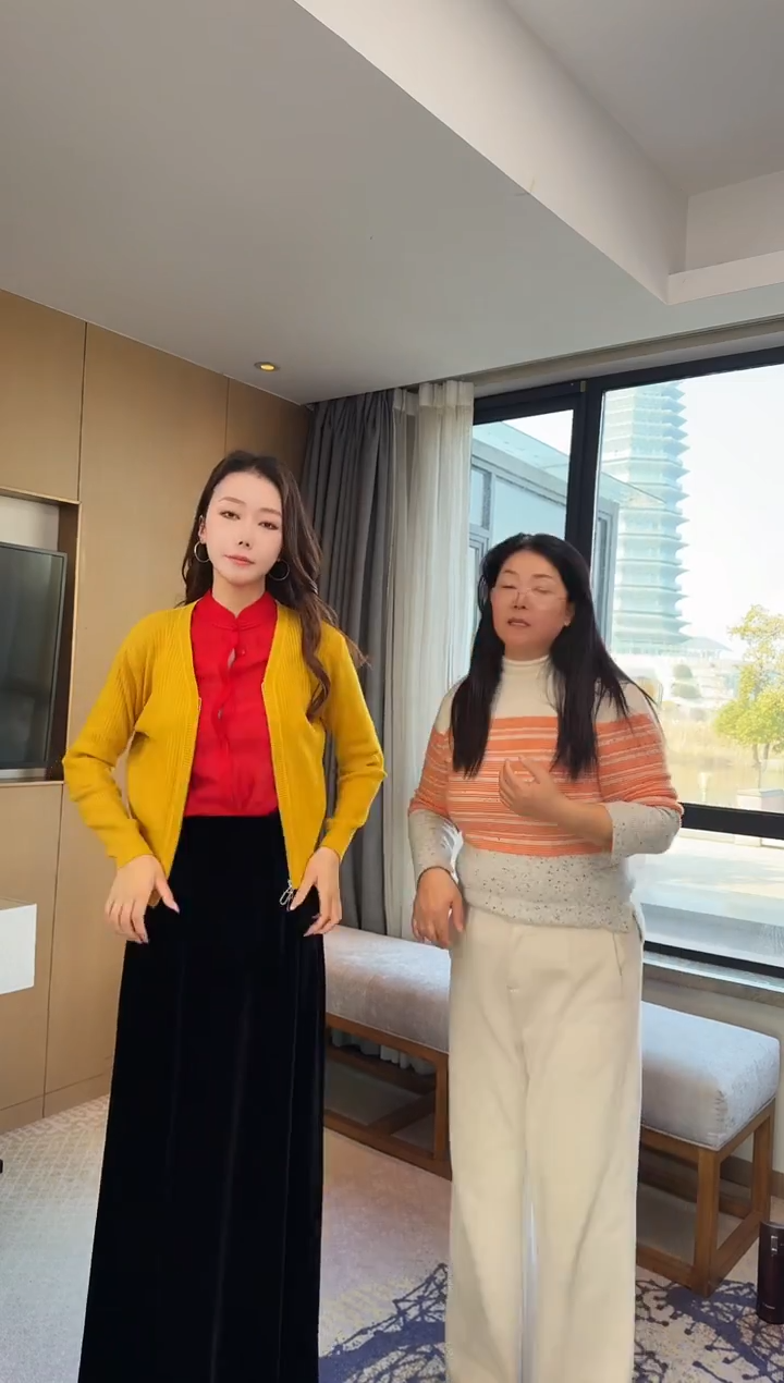 黄色羊毛上衣小衫 150斤内