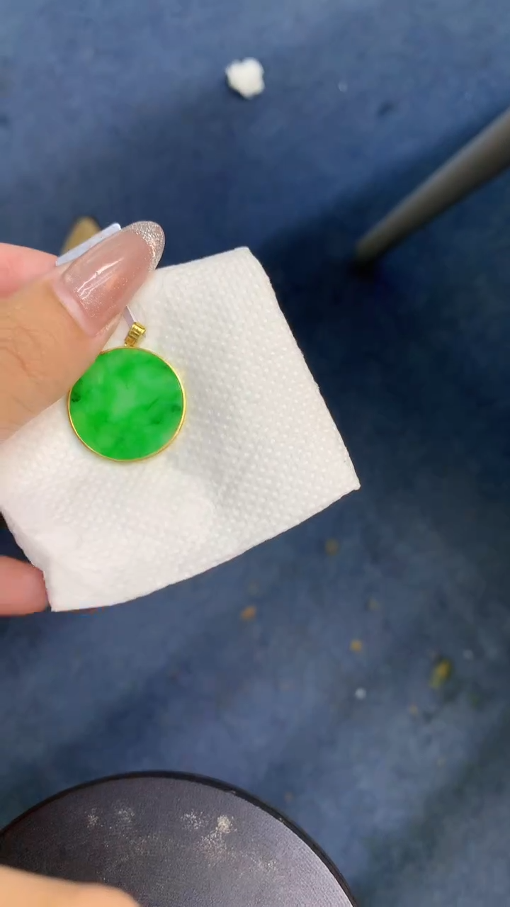 颈饰18K金镶嵌翡翠1