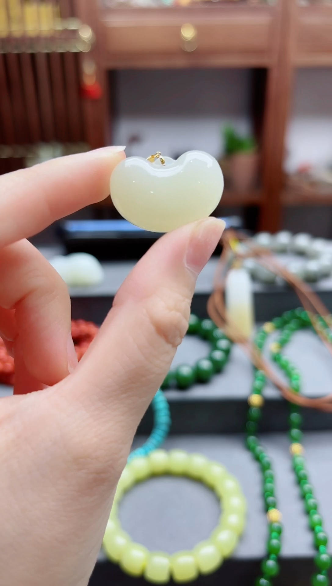 和田玉18K金镶嵌颈饰18K金晴水豆子吊坠QC赠链