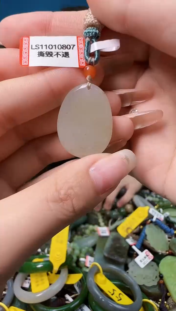 颈饰未镶嵌和田玉多样性发一