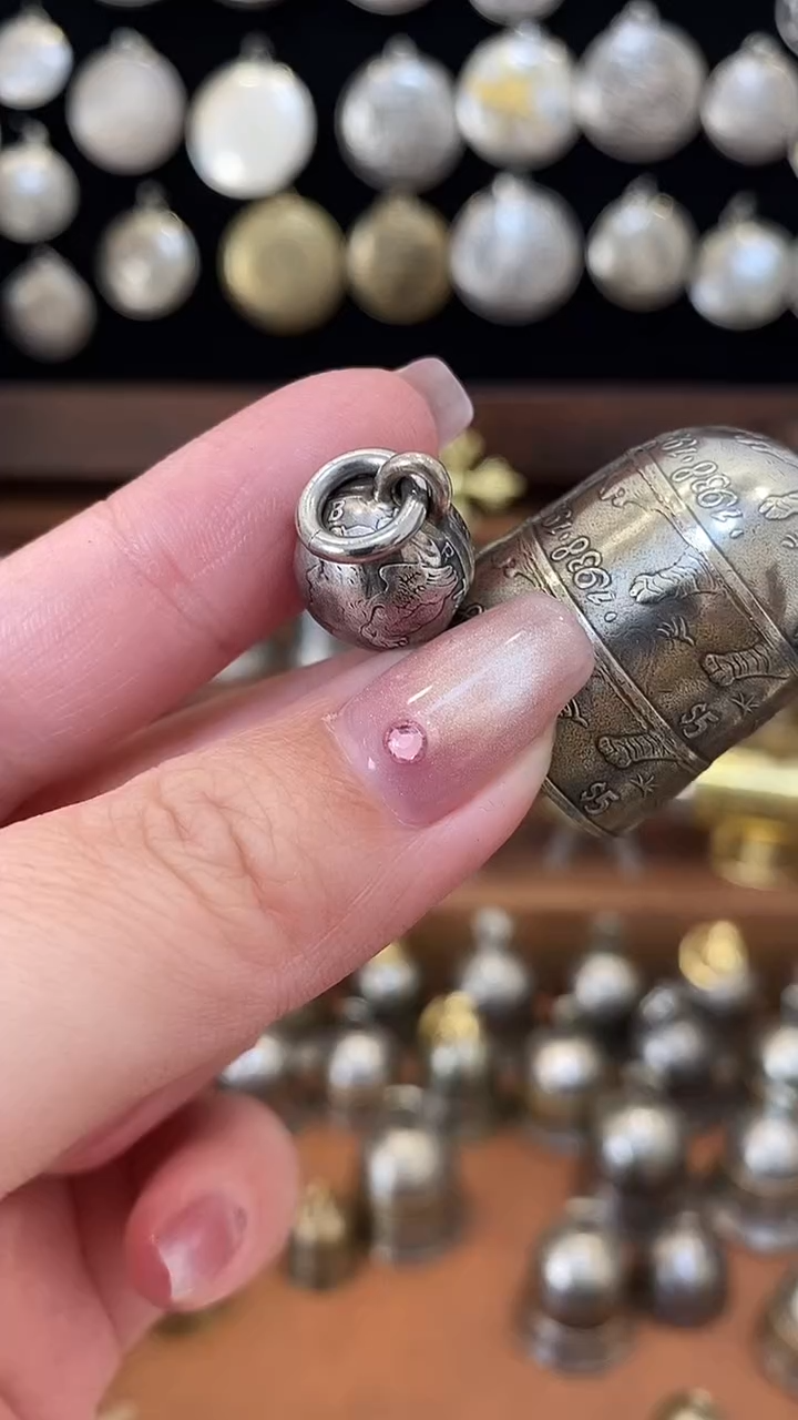 檜**畅利比里亚虎三硬币拼接+小飞人银圆铃铛正品