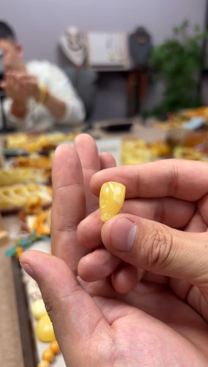 【闪购商品】蜜蜡裸石未镶嵌三通