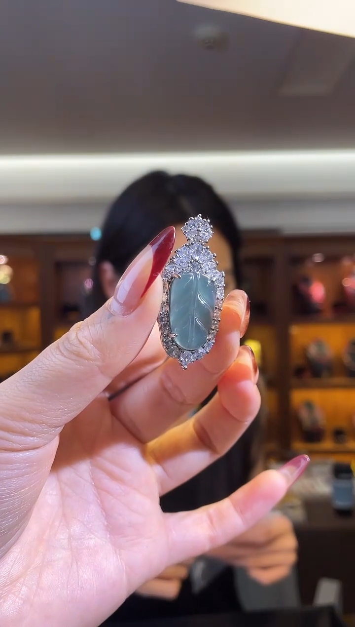 颈饰未镶嵌翡翠（多样性发一件）