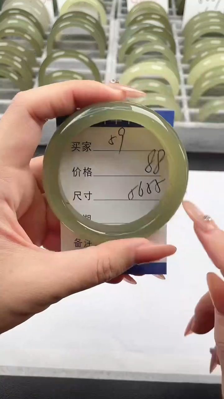 未镶嵌手镯石英质玉湖水绿