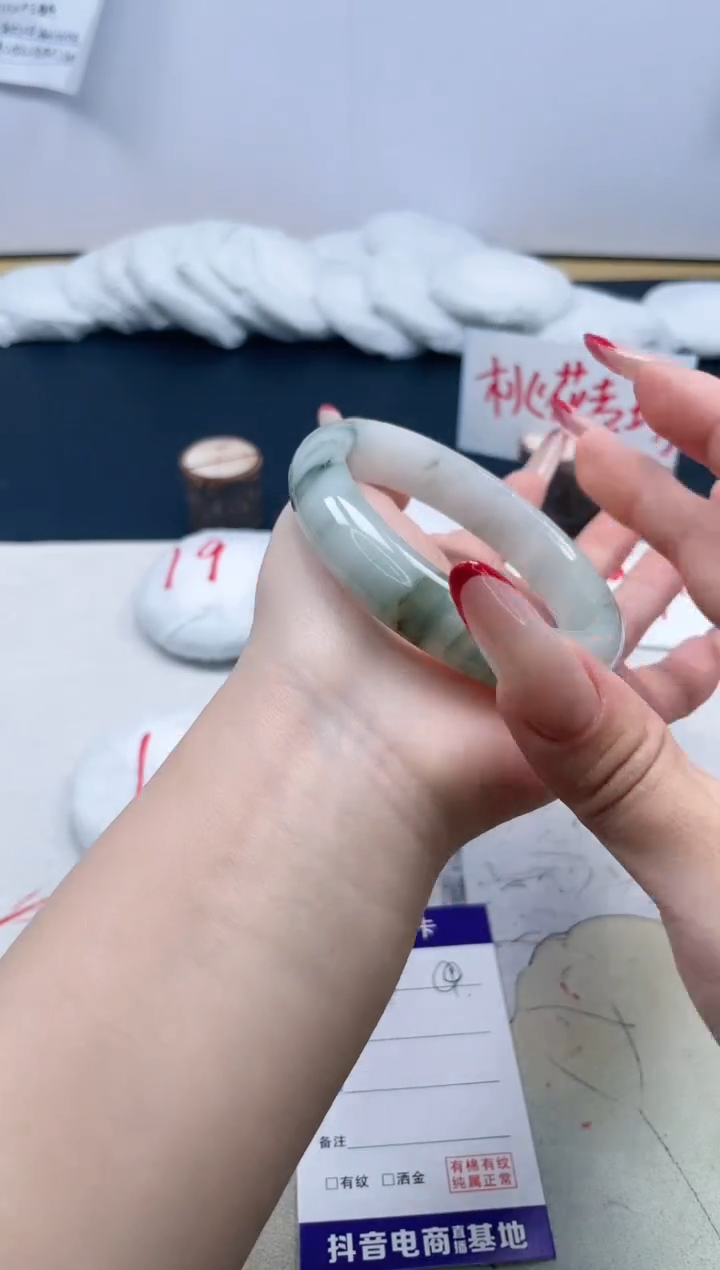 【闪购商品】石英质玉手镯未镶嵌194/55.6