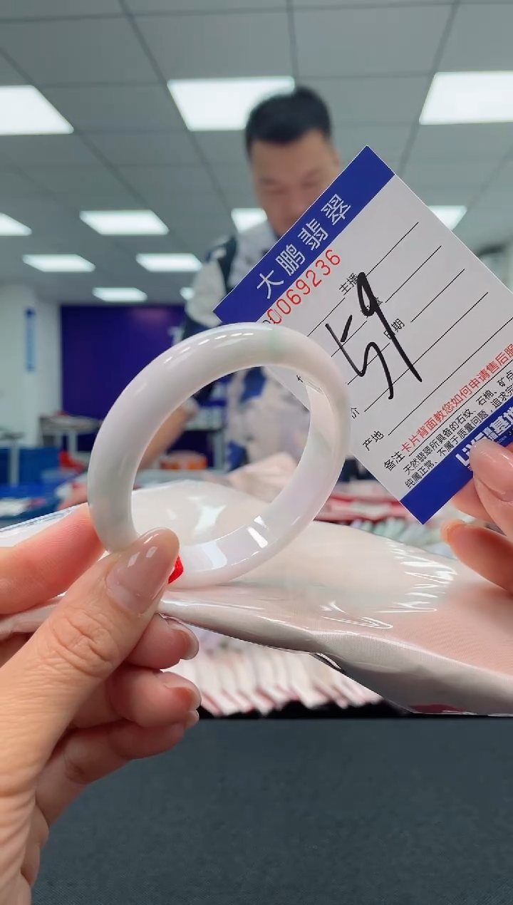 【闪购商品】翡翠手镯未镶嵌AAAAAAAAAA