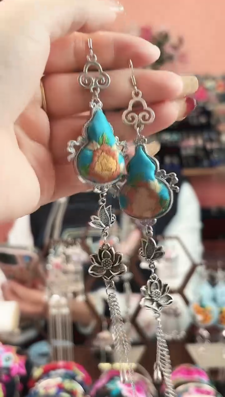 艺枝独绣手工饰品382