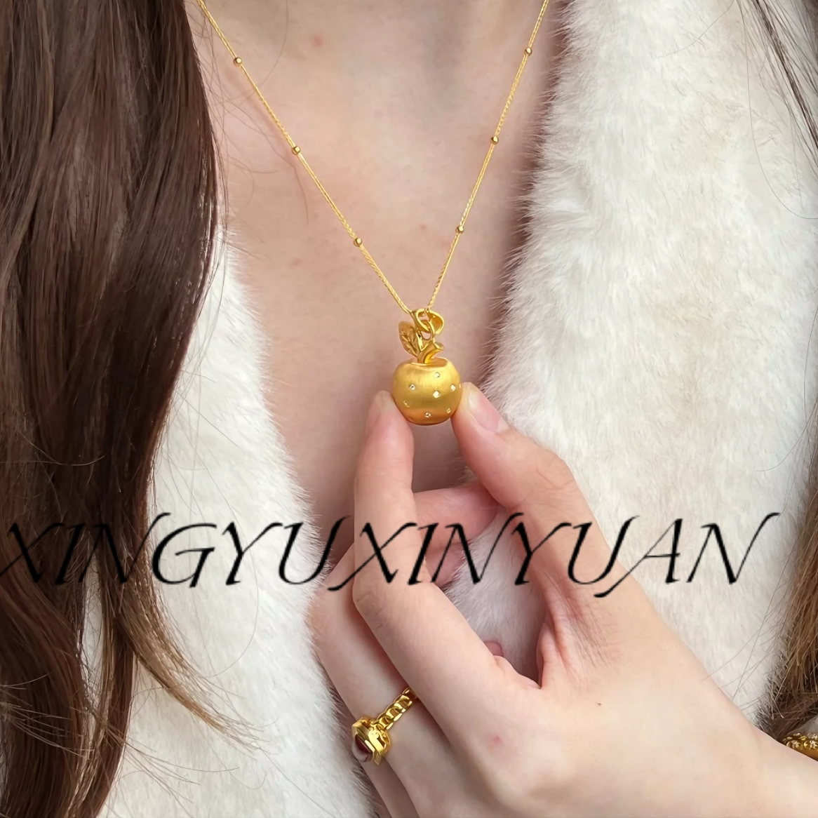 合金吊坠 镶钻苹果项链轻奢镶嵌精美金色精致多样性发货 21277