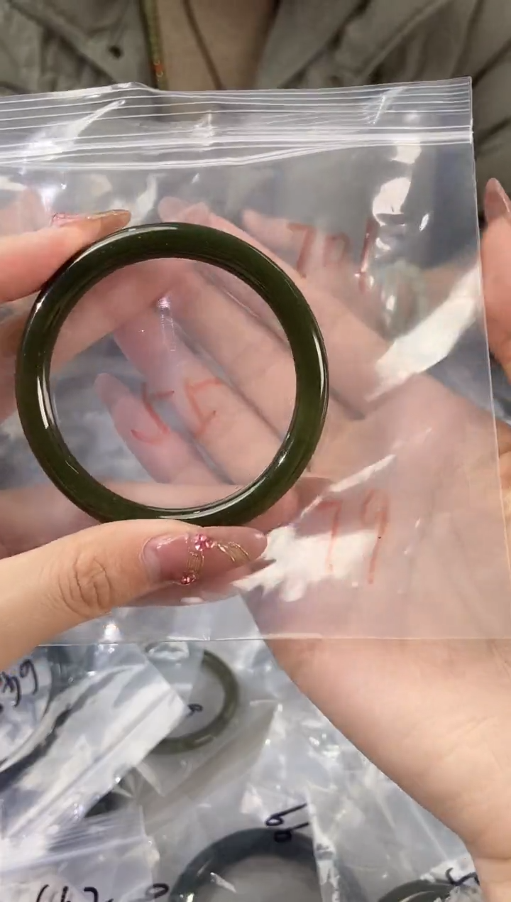 【闪购商品】和田玉手镯未镶嵌和田玉手镯701