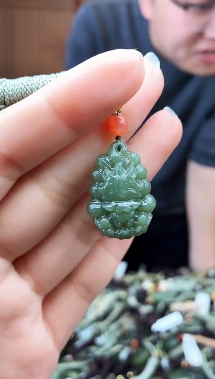 颈饰未镶嵌和田玉1
