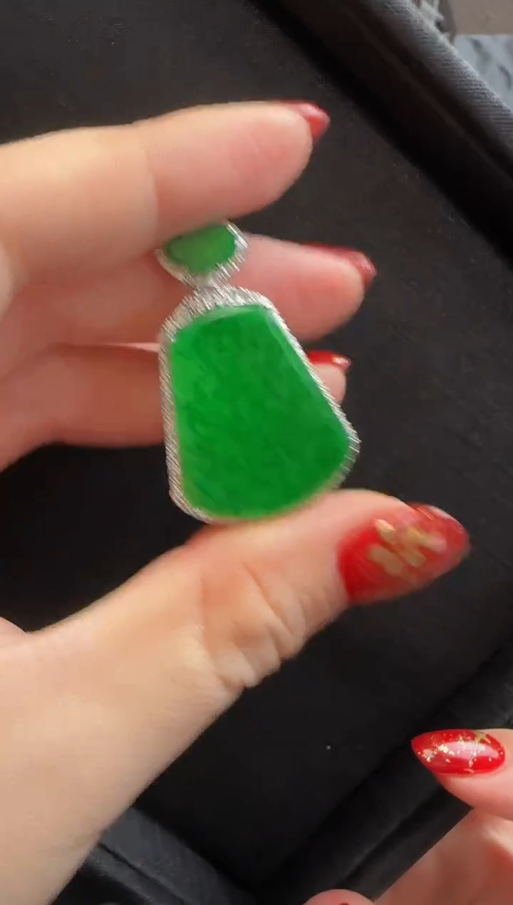 【闪购商品】翡翠颈饰18K金镶嵌045无事牌